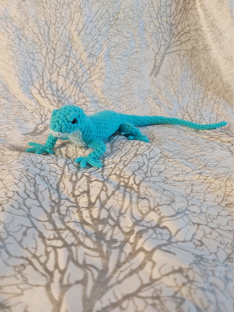 Green Keel-bellied Lizard Plush Crochet PDF PATTERN image 2