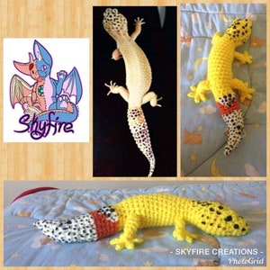 以下が含まれることがあります： 本物のヒョウモントカゲモドキと2つの編みぐるみバージョンのコラージュ。本物のヤモリは、尾に黒い斑点のある白です。編みぐるみのヤモリは、黒い斑点と赤と白の尾を持つ黄色です。