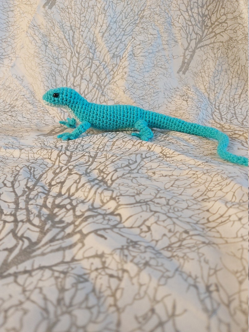 Green Keel-bellied Lizard Plush Crochet PDF PATTERN image 3