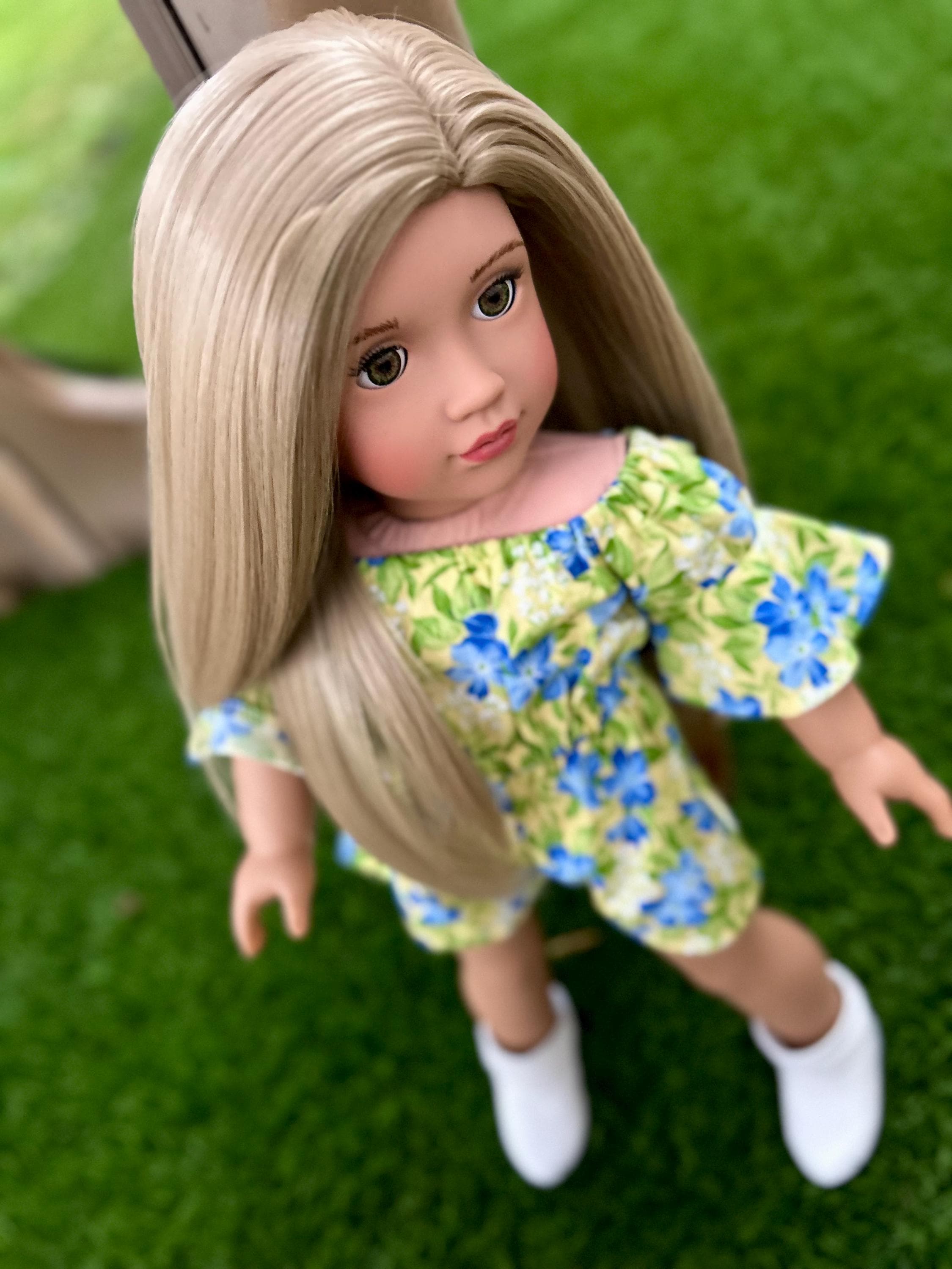 Trendy Hairstyles American Girl Doll With Short Blonde Hair Short - Main Image