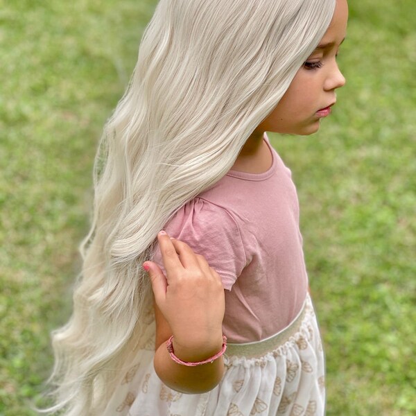 High quality synthetic Wig 28 inches water wave without bangs Elsa inspired heat resistant synthetic wigs for girls/women Cosplay