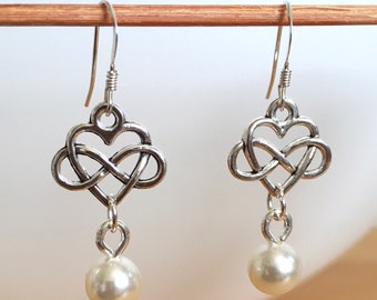Keltische faux parel drop oorbellen met sterling zilveren oorhaakjes bruiloft bruids