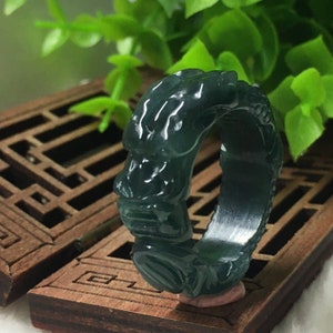 Natural AAA grade jade exquisitely hand-carved "Dragon Hero Ring" super domineering fashion ring (size: 8.4)