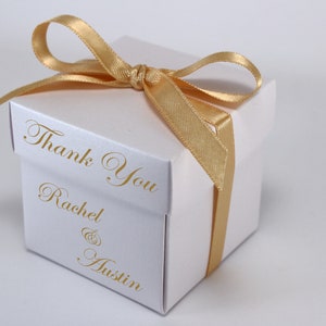 35 weiße Hochzeit Gunsten Boxen - personalisierte benutzerdefinierte Text gedruckt Band befestigt - kleine Geschenk-Boxen mit Deckeln für Hochzeitsgäste