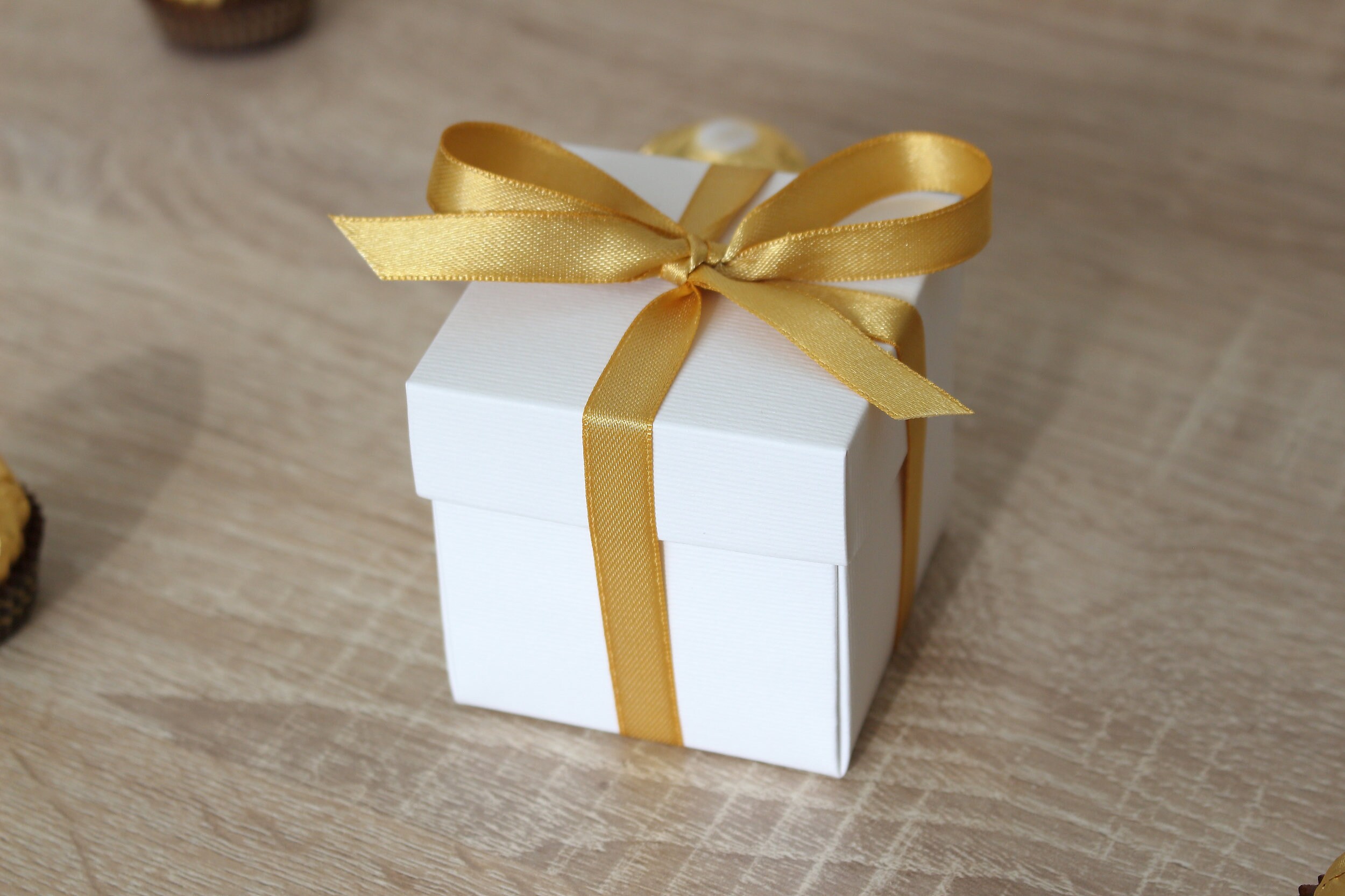 10 Small Favor Boxes With Ribbon, Square Gift Box With Lid, White Green