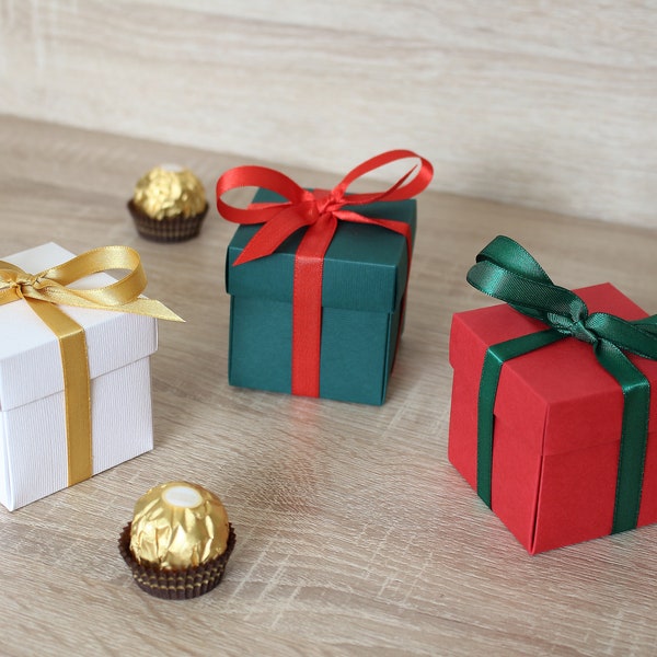 10 kleine Gastgeschenkboxen mit Band, quadratische Geschenkbox mit Deckel, Weiß Grün Rot Papierschachteln Hochzeit Weihnachtsparty Gastgeschenke, 2 Stück Geschenkbox