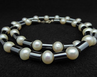 AMAZING NECKLACE: Made of real PEARLS and highly polished hematin