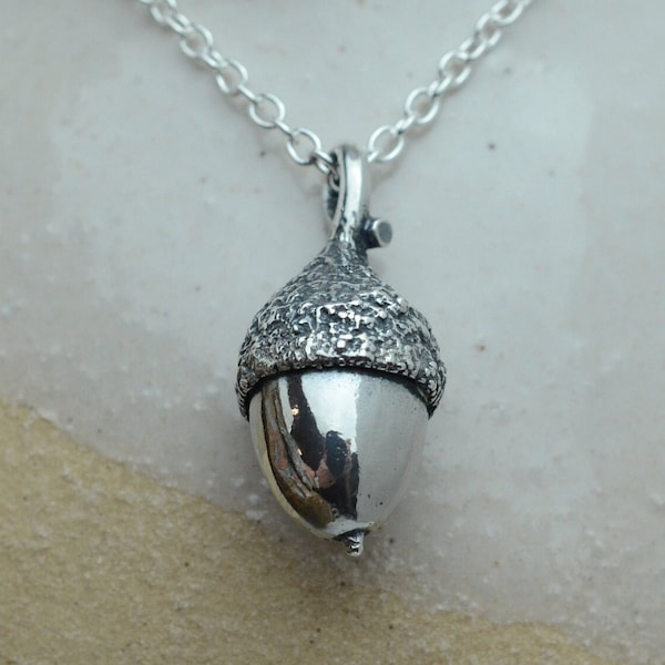 Acorn Pendant in Sterling Silver – Nature Series