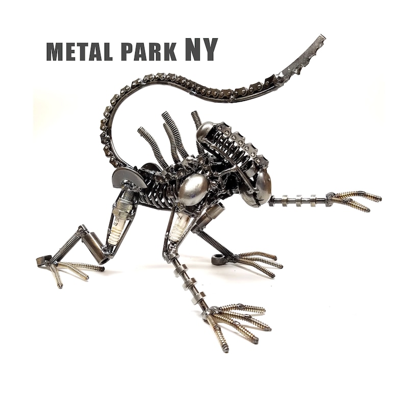 ALIEN, Xenomorph metal art, Monster sculpture, Recycle metal art, steampunk alien, Steampunk