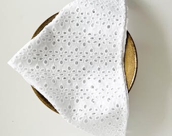White Wedding Napkins Petal Flower Pattern, White Eyelet Napkins, Elegant Broderie Napkins, White Cloth Napkins, Luxury Dinner Napkins Table
