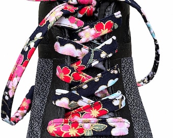 Navy Isumi Blossom Shoelaces – Transform Your Shoes with Stylish Japanese Floral Laces