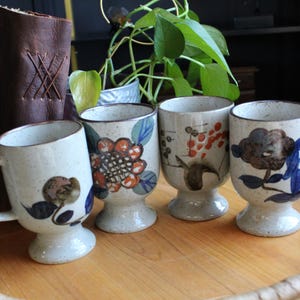 Set Of FOUR Vintage Handmade Stoneware Pottery Coffee Cups Cottage Core Fall Table Vintage Mugs Stoneware Painted 70s Movie Prop Coffee Cups