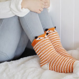 Crochet Pattern - Flynn Fox Socks by Lakeside Loops (includes 11 sizes - Baby through to Mens/Womens Adult sizes)