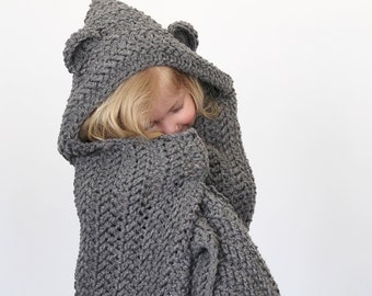 Modèle au crochet - Couverture à capuche Jensen à chevrons par Lakeside Loops (comprend 3 tailles : bébé, enfant et adulte)