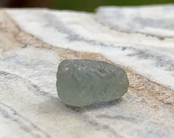 Cilindro de zafiro natural de Montana en bruto de 2,3 ct de la mina Blaze N Gems en Eldorado Bar