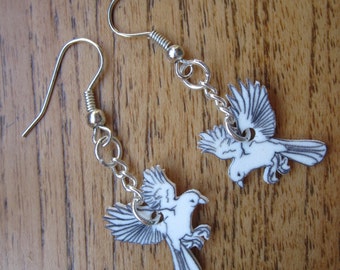 Zwevende witte vogel drop oorbellen, met de hand getekende oorbellen, one-of-a-kind, drop oorbellen, lichtgewicht sieraden