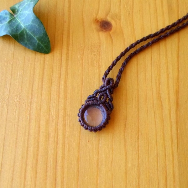 Ciondolo in macramè, collana di cristallo, gioielli boho, ciondolo al quarzo, regali per lei, ciondolo di cristallo, gioielli in macramè, ciondolo con pietra preziosa
