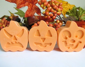 Halloween pumpkin soap, set of 3 soaps, pumpkin soap favors, fall soap favors, decorative soap, halloween party favors, baby shower favors.