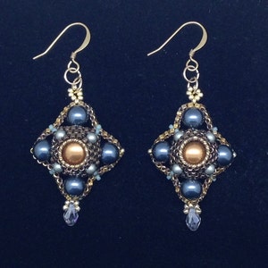 Tudor Style Earrings Pattern image 1