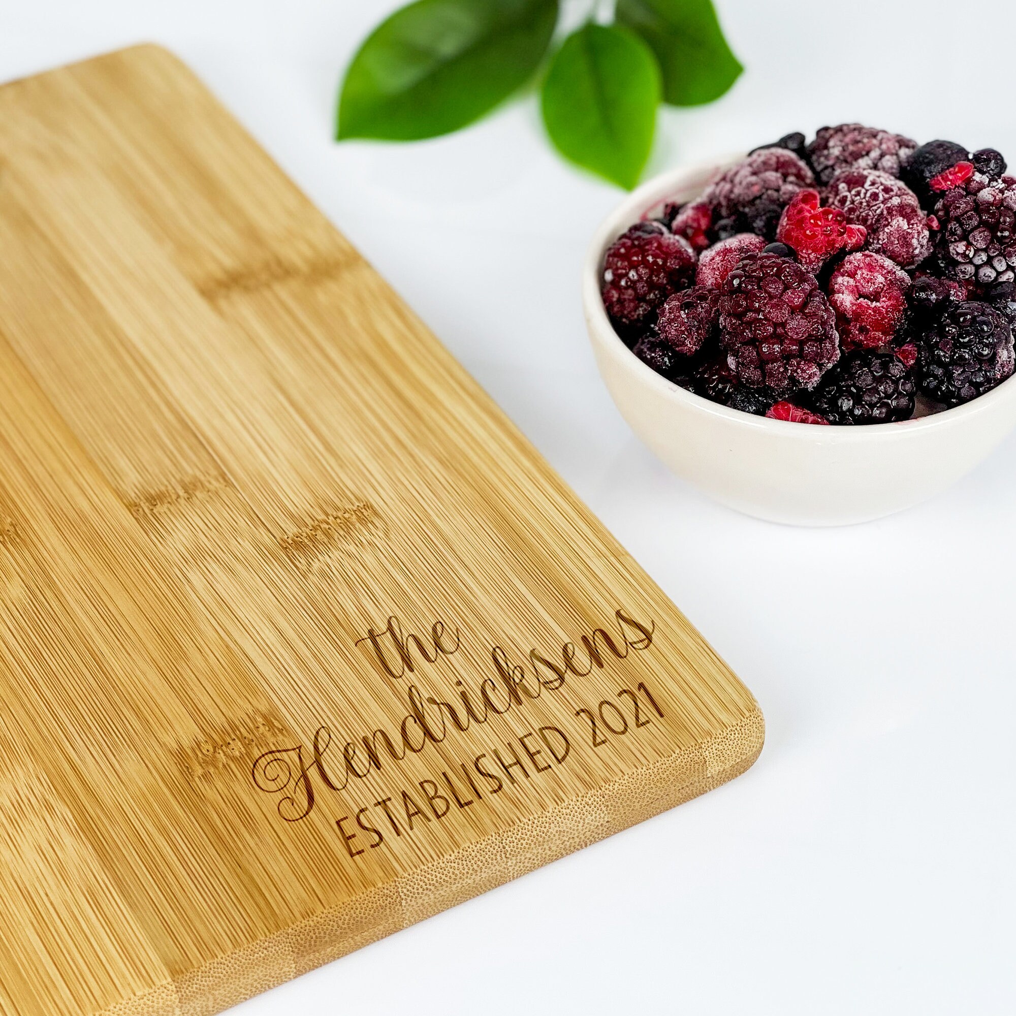 Personalized Cutting Board with Handle - Small »