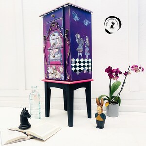 Eclectic Jewelry Armoire pintado a mano cuento de hadas | Etsy