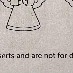 Puede incluir: Seis dibujos en blanco y negro de &aacute;ngeles con alas y halos. Los &aacute;ngeles est&aacute;n todos mirando hacia adelante y tienen las manos juntas frente a ellos. El texto "Estas im&aacute;genes est&aacute;n licenciadas por Design and Desserts y no est&aacute;n destinadas a la distribuci&oacute;n o reventa. Para uso exclusivo del comprador." est&aacute; en la parte inferior de la imagen.