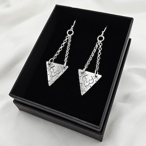 Geometriska pilspets- och kedjaörhängen i boho-stil, handgjorda i sterlingsilver
