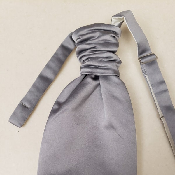 Very nice Silver Grey Cravat Ascot Adjustable neck