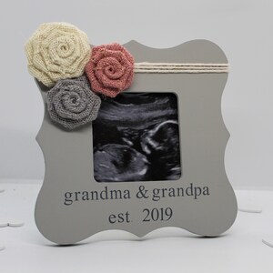 Ultrasound frame grandparents to be