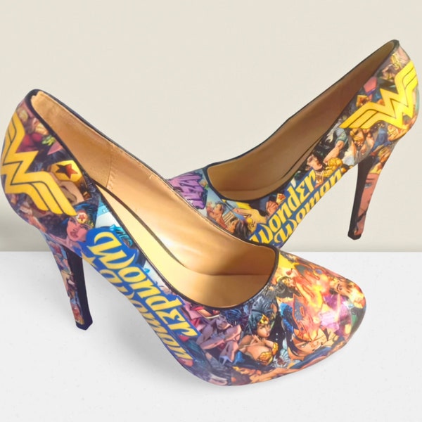 Wonder Woman Comic Book Shoes, Superhero Heels - Cadeaux uniques et uniques pour les fans de DC Comics et Justice League