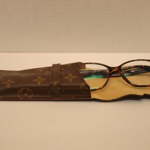 LOUIS VUITTON Vernis Pochette lagoon Glasses Case Perle M91801 LV Auth  ki3071 Patent leather ref.966525 - Joli Closet