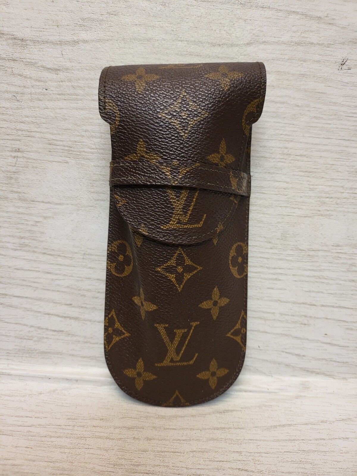 lv glasses case