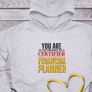 U bent in de aanwezigheid van een certified financial planner hoodie CFP hoodie gift voor CFP gift voor financial planner accountant hoodie