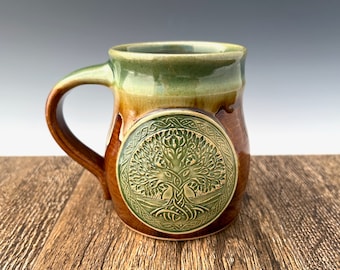 Tasse en poterie, motif noeud celtique d'arbre, 14 oz avec glaçage décoratif Icicle, idéal pour le café et le thé, passe au micro-ondes et au lave-vaisselle