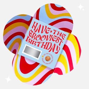 Cartão de aniversário retro | Festa de aniversário bacana | Raspe a surpresa | Psicodélico | Envelope de pétalas | Baixar | Imprimir | Design colorido e divertido