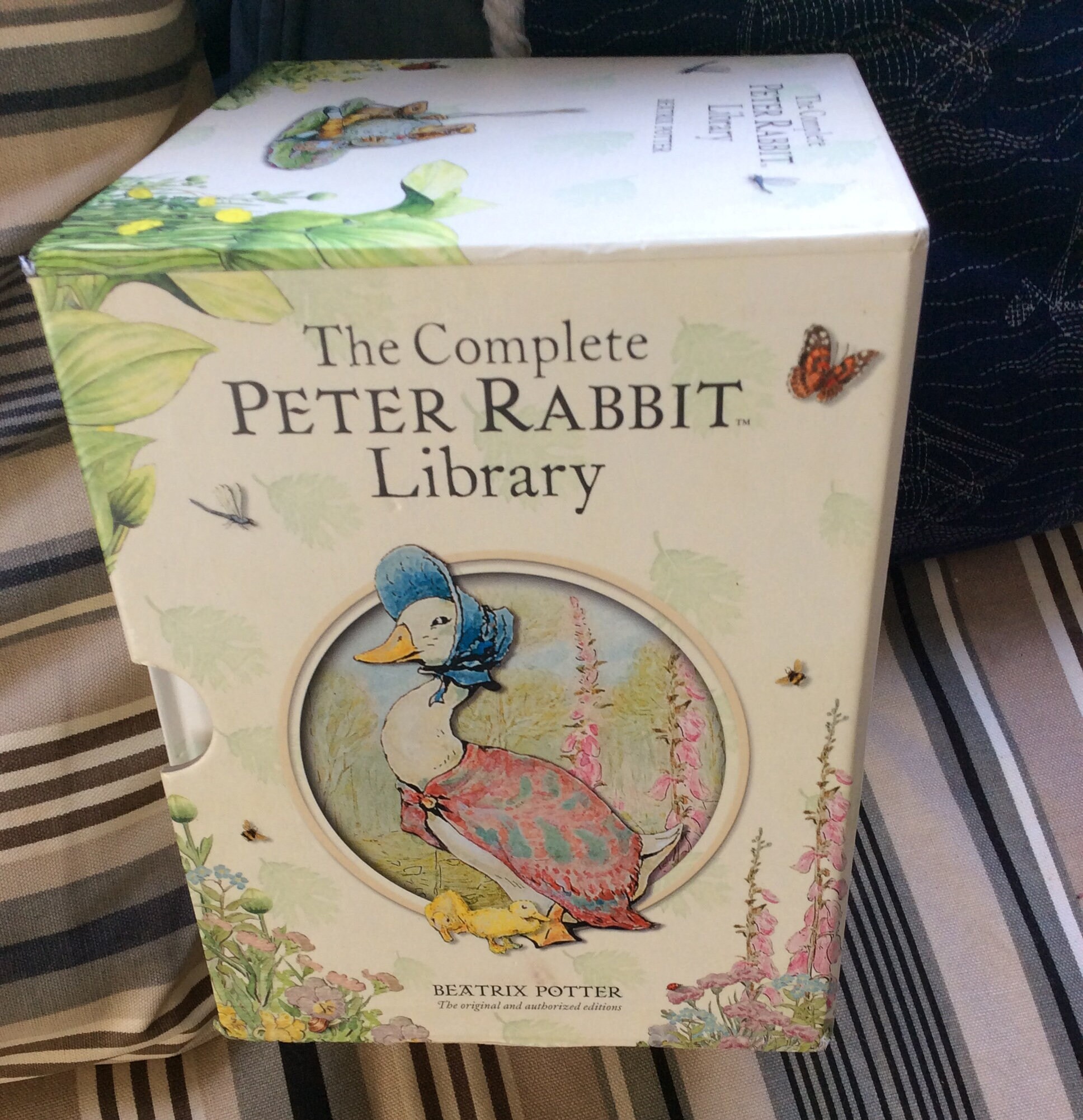 洋書 The Complete Peter Rabbit Library The COMPLETE PETER RABBIT Library Boxed Set of 23 Books by