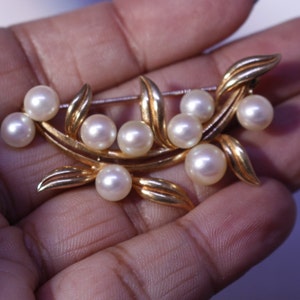 Pin/Brooch,14k rose gold, cultured pearls. Circa 1960's image 4