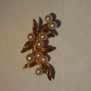Pin/Brooch,14k rose gold, cultured pearls. Circa 1960's image 3
