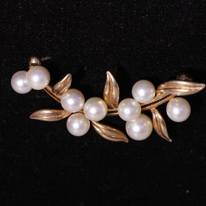 Pin/Brooch,14k rose gold, cultured pearls. Circa 1960's image 2