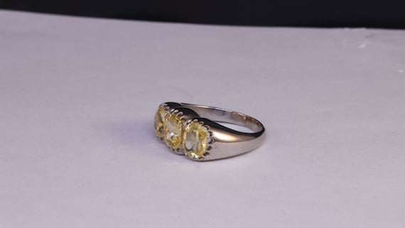 Ring, 14k white gold  with 3 yellow oval sapphire… - image 8