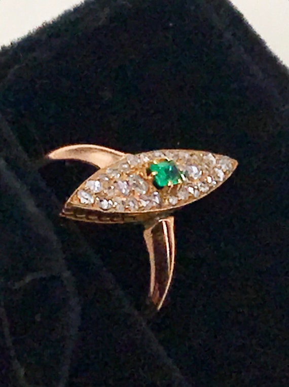 Ring, Emerald & Diamonds. Pink gold. Circa 1930’s