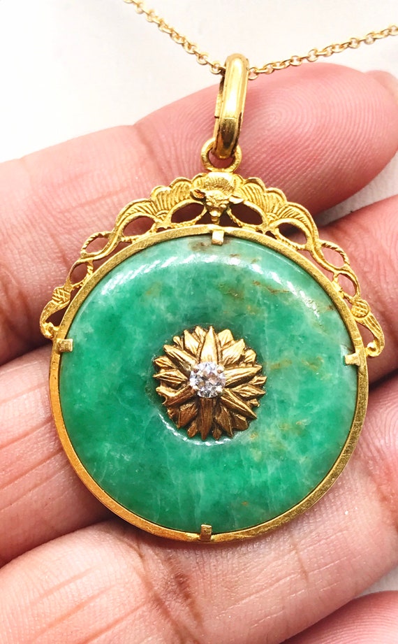 Pendant,Jade. 18k yellow gold  circa 1970’s.