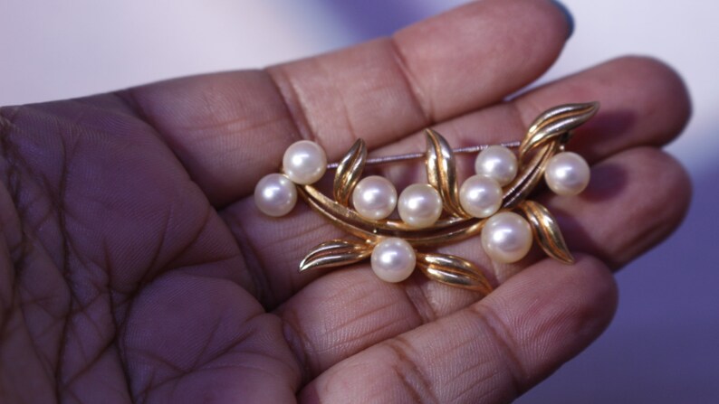 Pin/Brooch,14k rose gold, cultured pearls. Circa 1960's image 4
