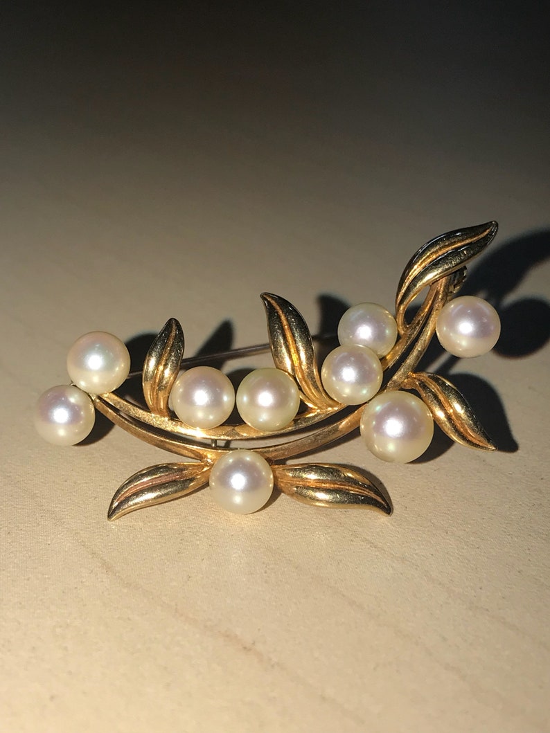 Pin/Brooch,14k rose gold, cultured pearls. Circa 1960's image 1