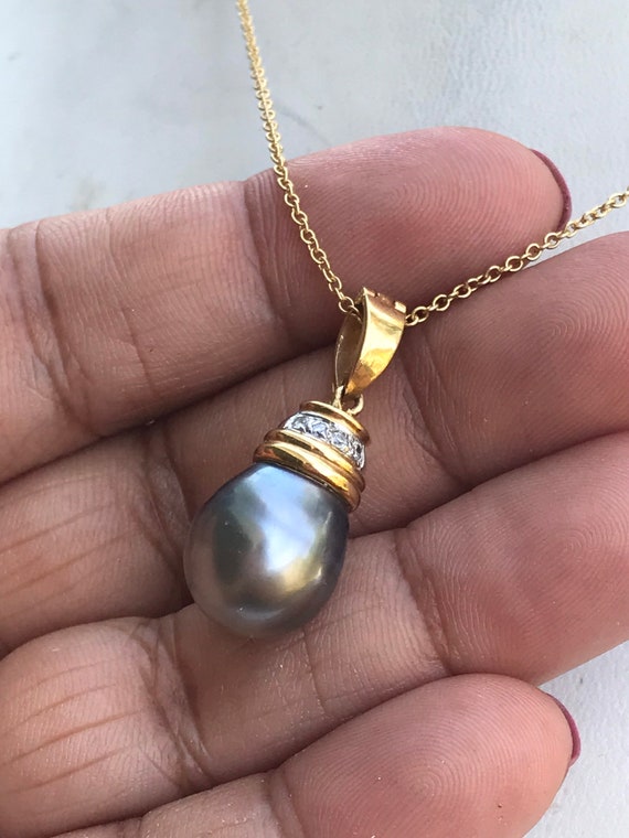 Pendant, South Sea Pearl. 18k gold.