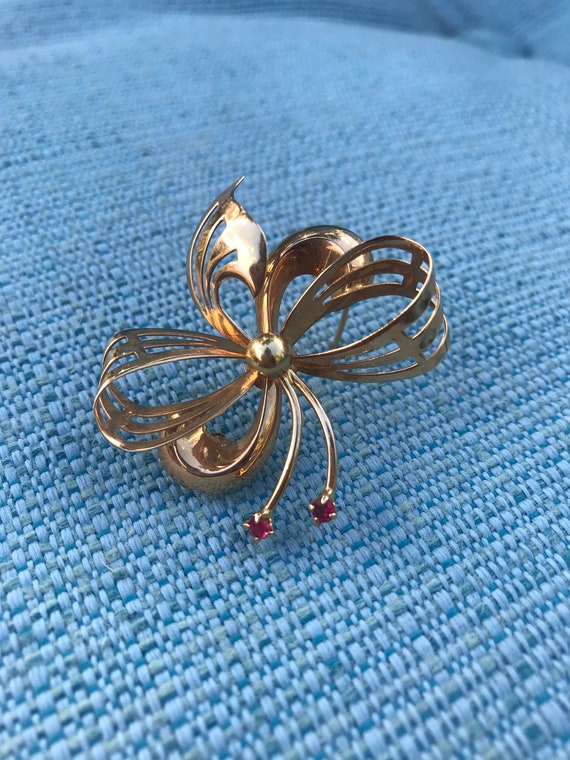 18k Rose Gold Pin, with 2 small rubies, circa 195… - image 4