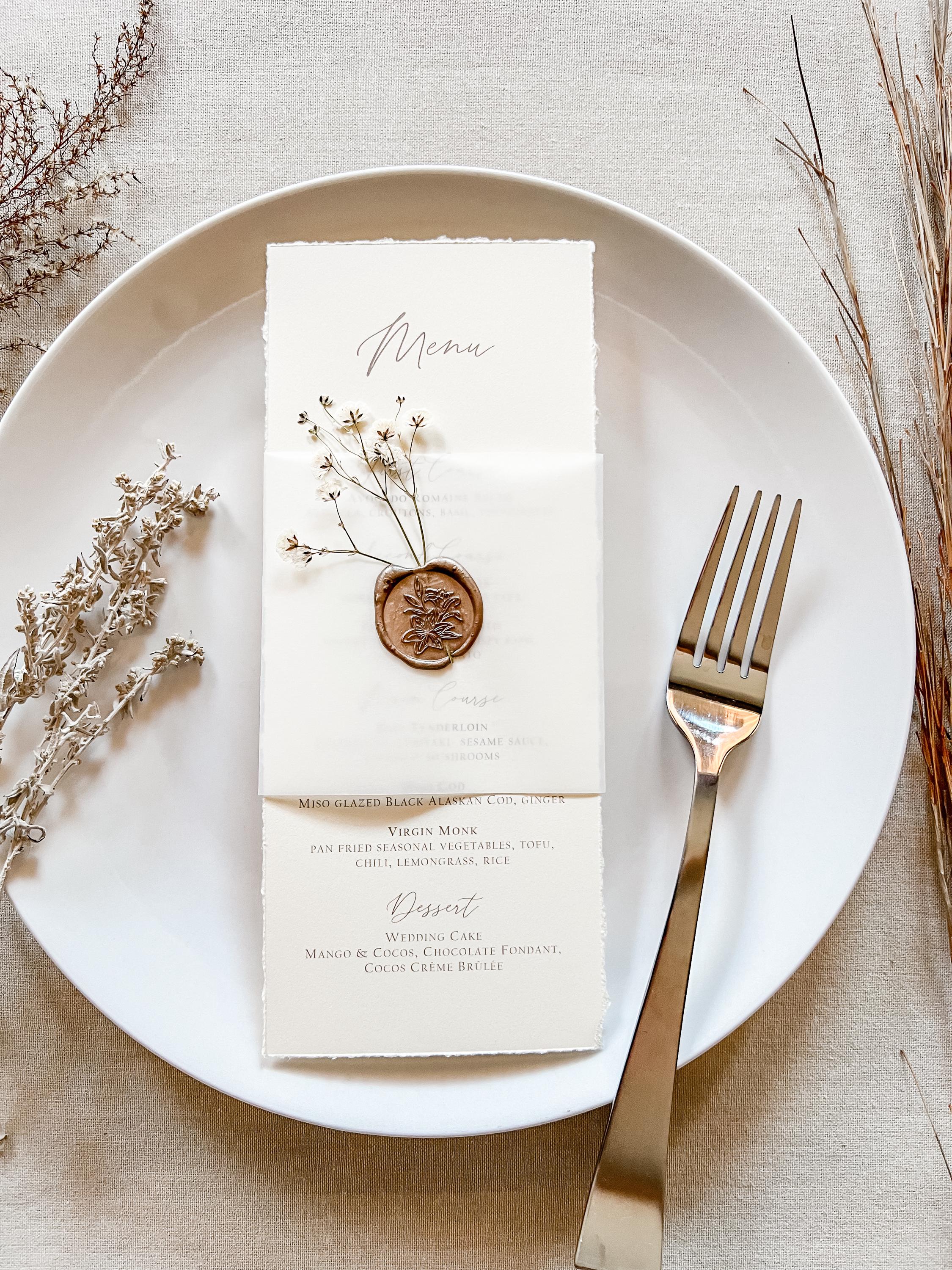 アンティーク　メニュー　MARIAGE Wedding Menu With Baby's Breath, Wax Seal & Vellum Wrap / Deckled