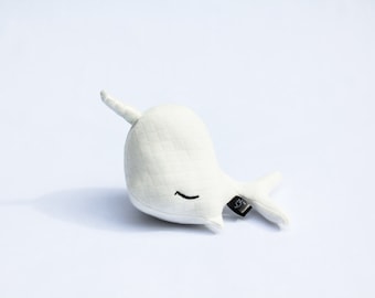 Pequeño peluche Narwhal, Narwhal relleno, Animal relleno Narwhal, Narwhal blanco, ecológico