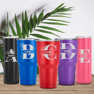 Gobelet fendu avec lettre monogramme, alphabet à double isolation thermique, cadeau de mariage, tasse à café gravée au laser, cadeau d'anniversaire personnalisé