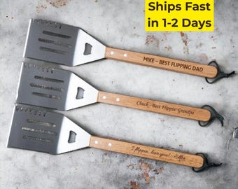 Regalo per la festa del papà, spatola incisa, spatola per grigliare, spatola personalizzata, grigliare, barbecue, spatola in legno di bambù, re della griglia, regalo per papà